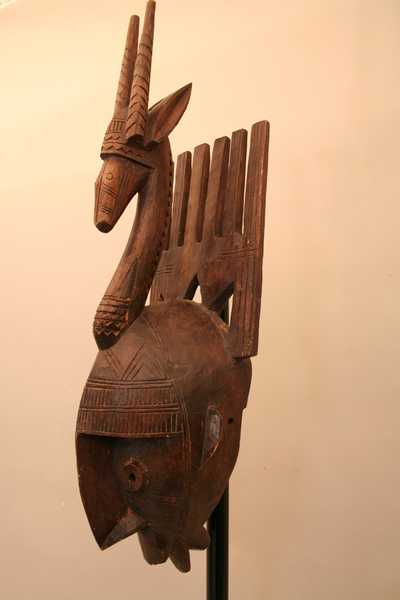 Bambara (masque) , d`afrique : Mali, statuette Bambara (masque) , masque ancien africain Bambara (masque) , art du Mali - Art Africain, collection privées Belgique. Statue africaine de la tribu des Bambara (masque) , provenant du Mali, 1127/4283.Masque anthropomorphe Ntomo, utilisé au premier grade du Djo,il s